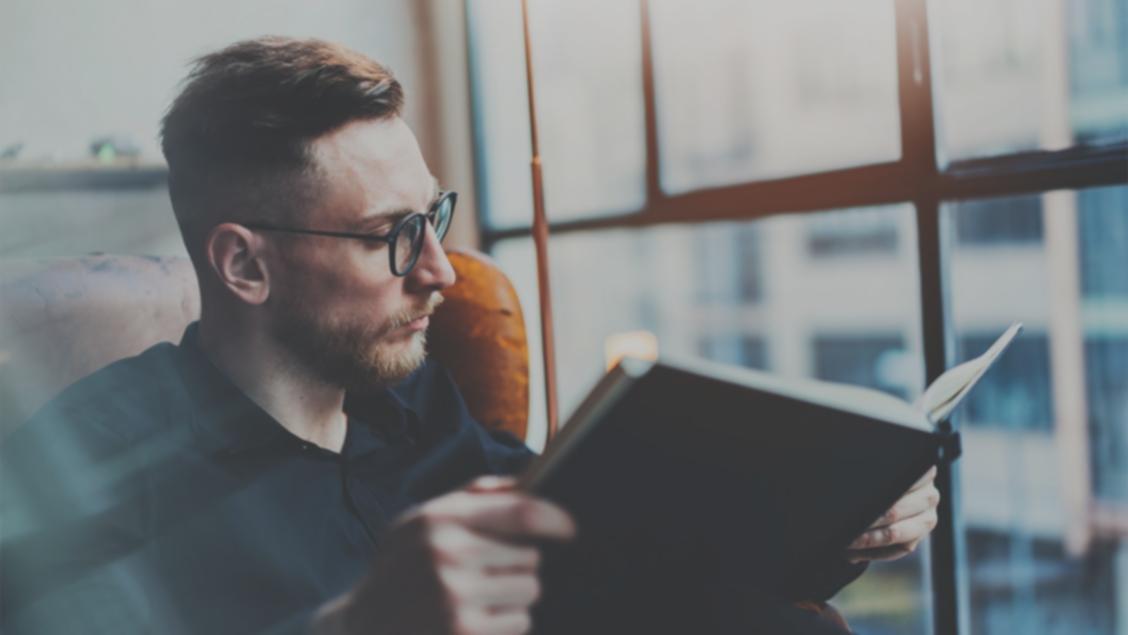 Professionelle Finanzdatenanalyse und strukturierte Interpretation